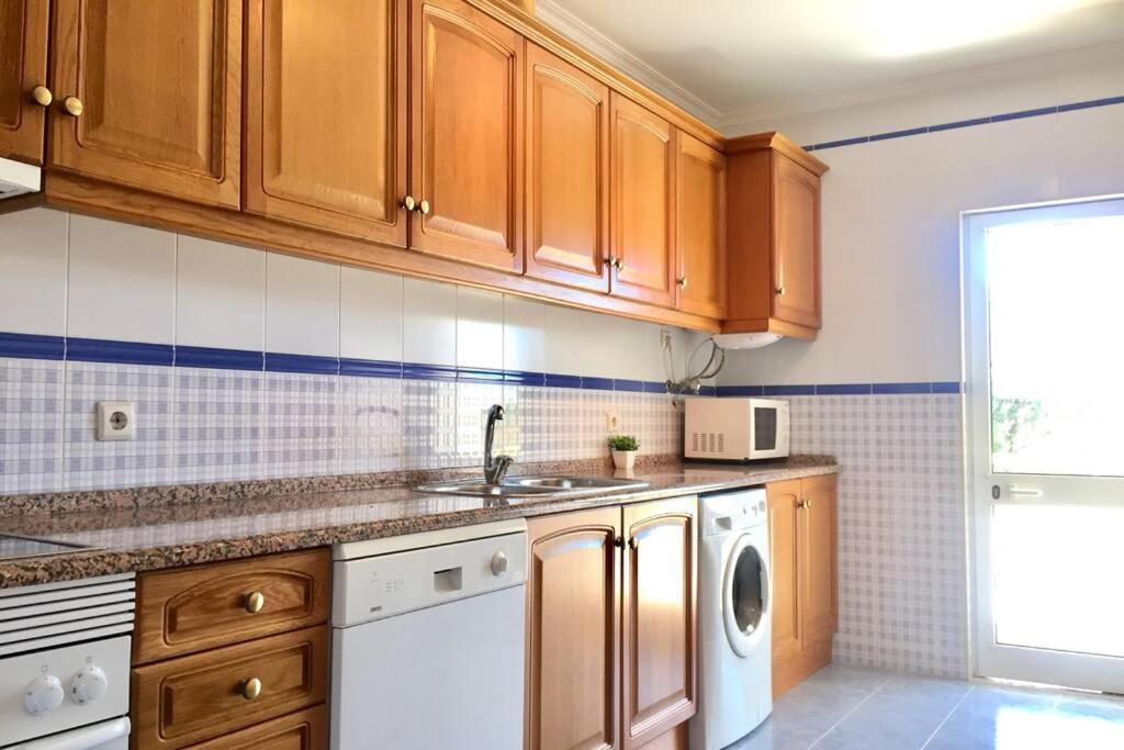 Albufeira, Standind Flat With Swimming Pool Albufeira